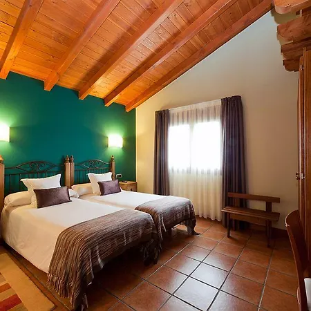 Hotel Txaraka 2*