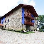 Hotel Txaraka 2*