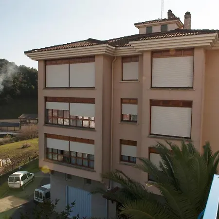 Hotel Txaraka 2*
